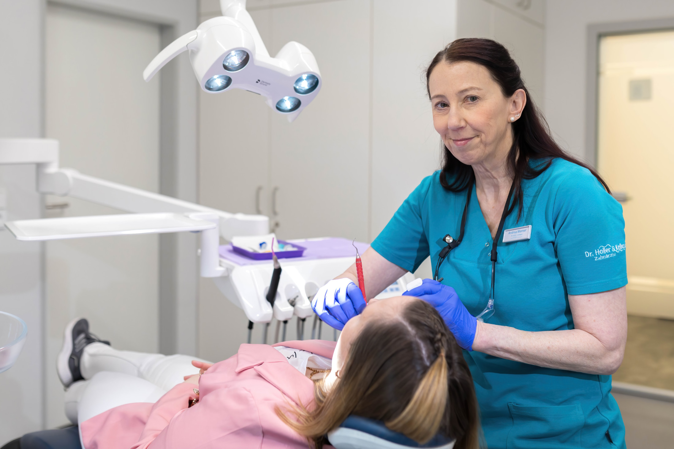 Mitarbeiterin Team bei der Professionellen Zahnreinigung